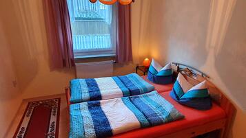 2 Schlafzimmer, Reisekinderbett, WLAN, Bettwäsche