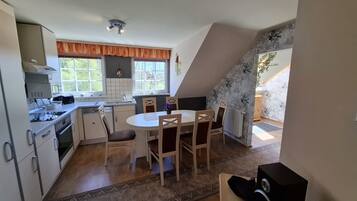 Kühlschrank, Mikrowelle, Ofen, Geschirrspüler