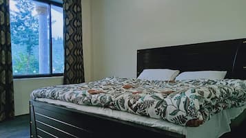 Quarto casal standard | Ferros/tábuas de passar roupa, Wi-Fi de cortesia