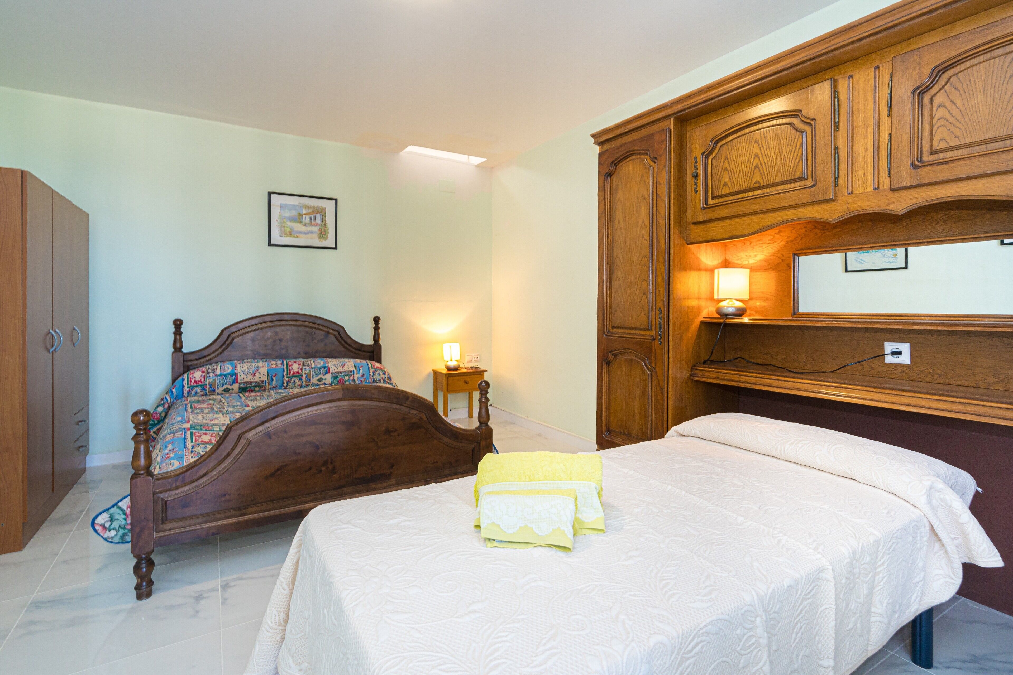 3 makuuhuonetta, silitysrauta/-lauta, ilmainen Wi-Fi, vuodevaatteet