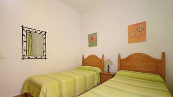 2 slaapkamers, een strijkplank/strijkijzer, gratis wifi, beddengoed