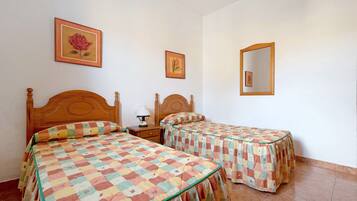 2 slaapkamers, een strijkplank/strijkijzer, gratis wifi, beddengoed