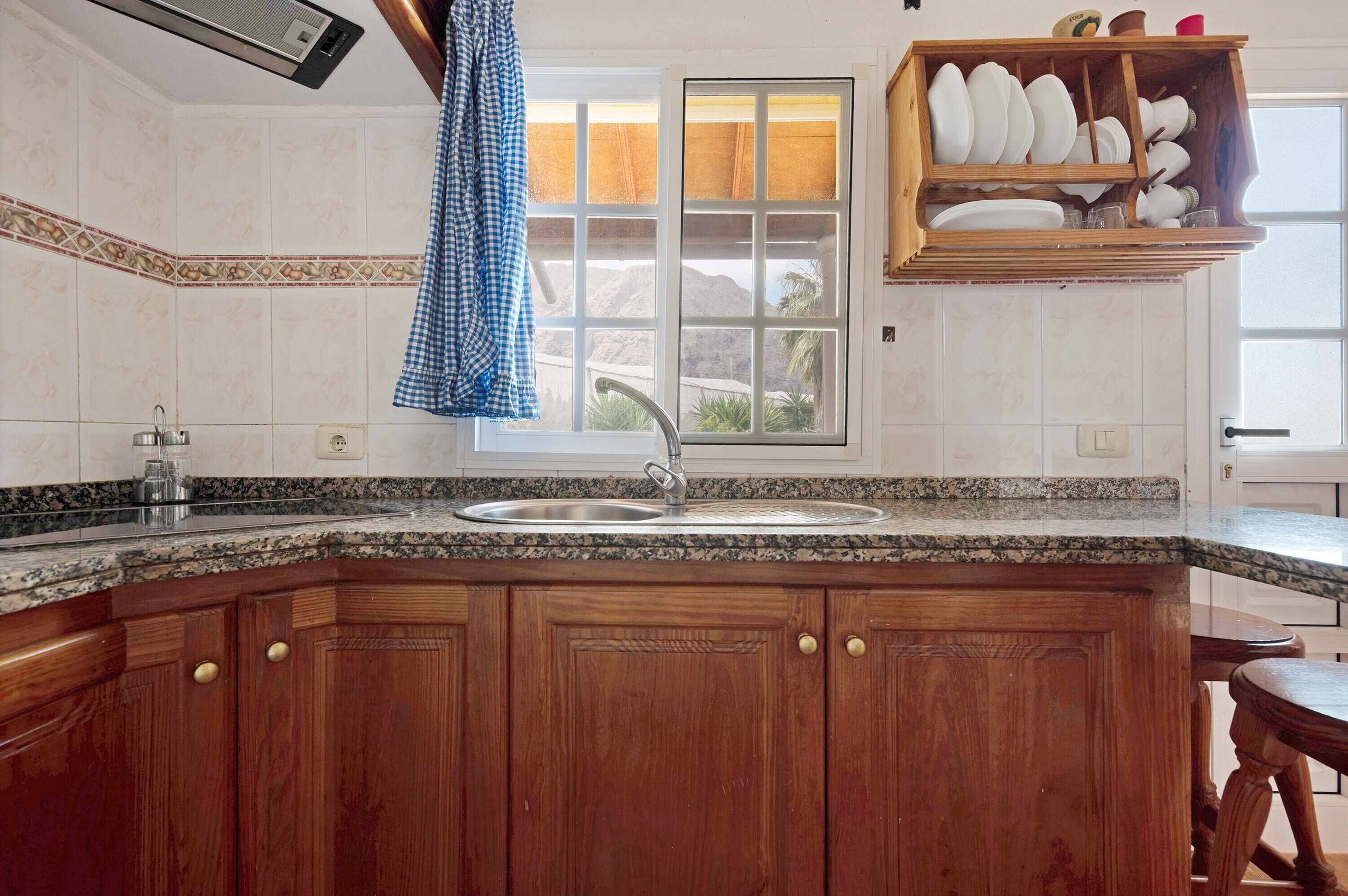 Een koelkast, een magnetron, een kookplaat