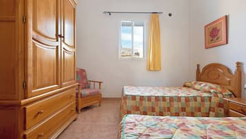 2 bedrooms, iron/ironing board, free WiFi, bed sheets