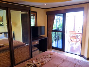1 bedroom, WiFi - A2: Premier suite apartment with large balcony (Muang Pattaya)