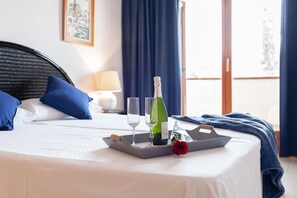 4 chambres, fer et planche à repasser, accès au Wi-Fi (inclus)