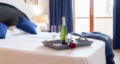 "La Marinera Beach House" avec terrasses, piscines partagées et Wi-Fi.