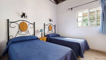 2 slaapkamers, een strijkplank/strijkijzer, gratis wifi, beddengoed