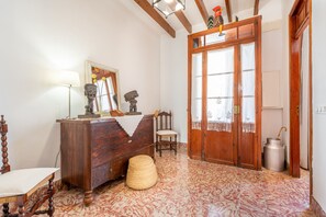 Lobby - Holiday Home 'Ca Na Francesca' with Mountain View, Wi-Fi and Air Conditioning (Pollença)