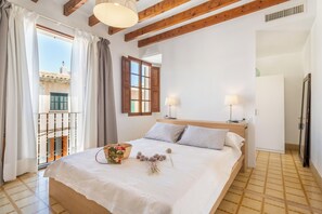 3 slaapkamers, een strijkplank/strijkijzer, gratis wifi, beddengoed