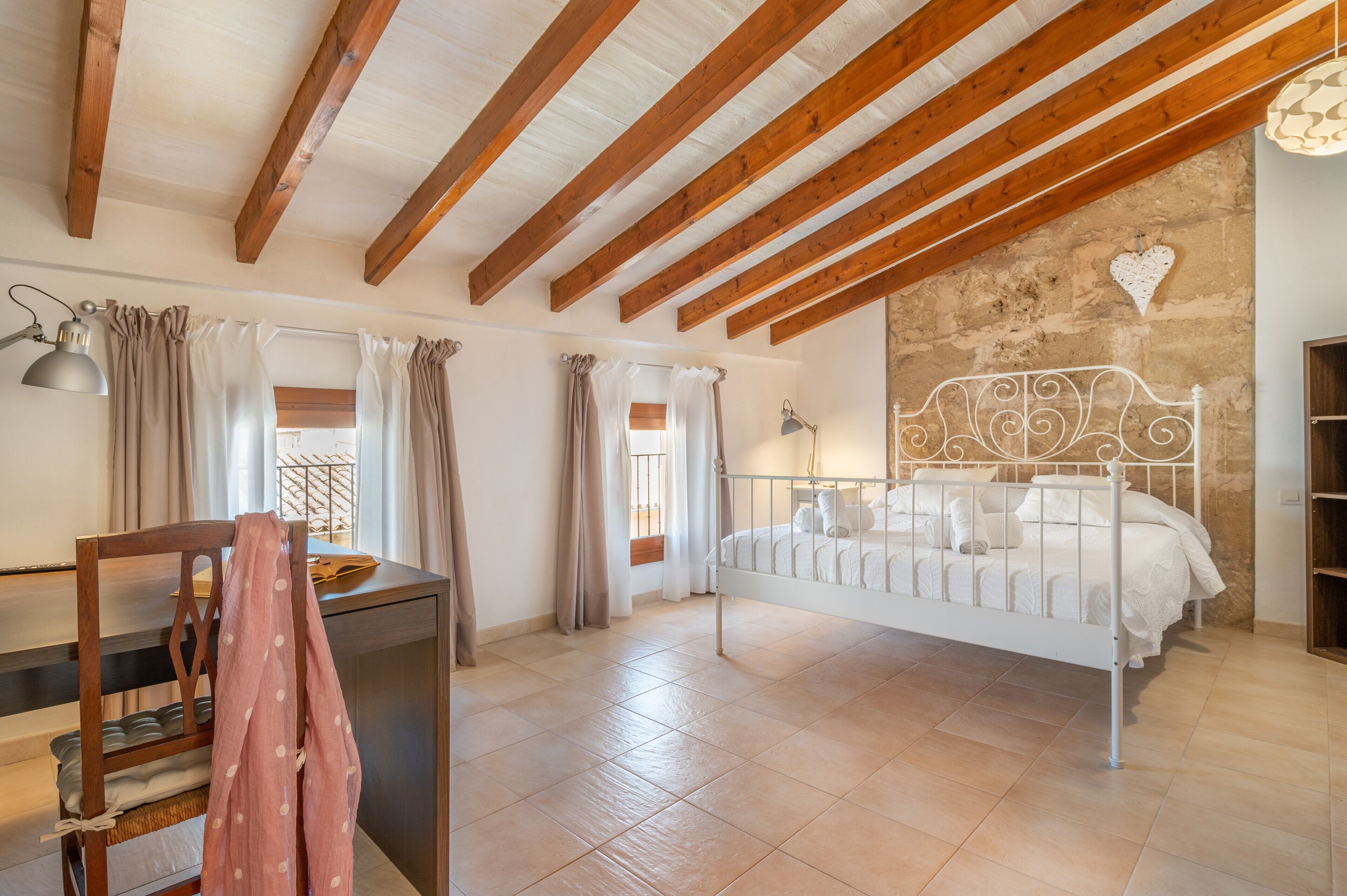 3 bedrooms, iron/ironing board, WiFi (free), bed sheets