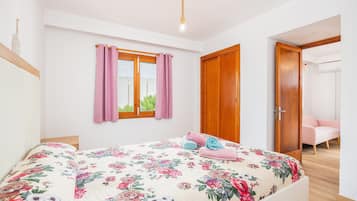 1 bedroom, free WiFi, bed sheets