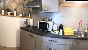 A modern kitchen with a microwave, kettle, and sink. - Sunone Dubrovnik (Dubrovnik)