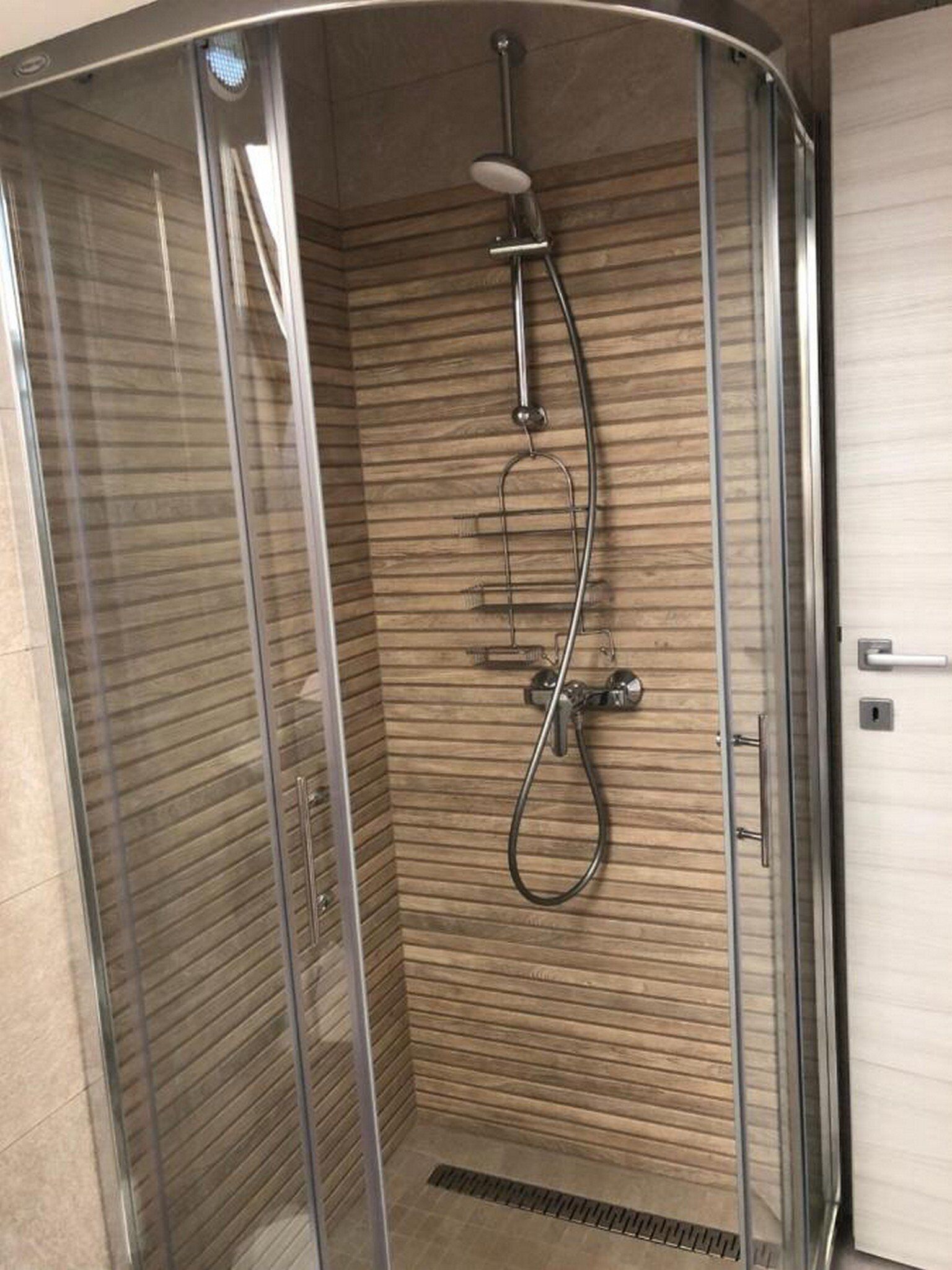 Apartment (One Bedroom Apartment with Terrace) | Bathroom | Shower, towels