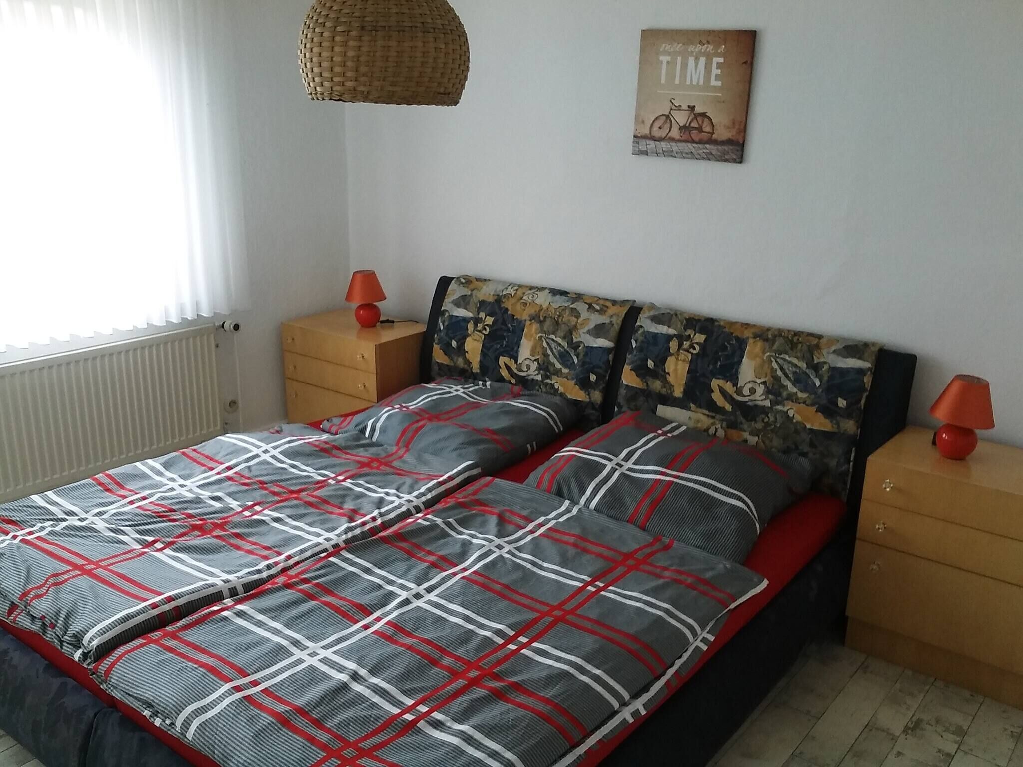 2 bedrooms, iron/ironing board, internet