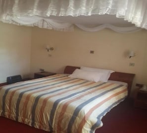 Single Room - Queens Garden Hotel (Eldoret)