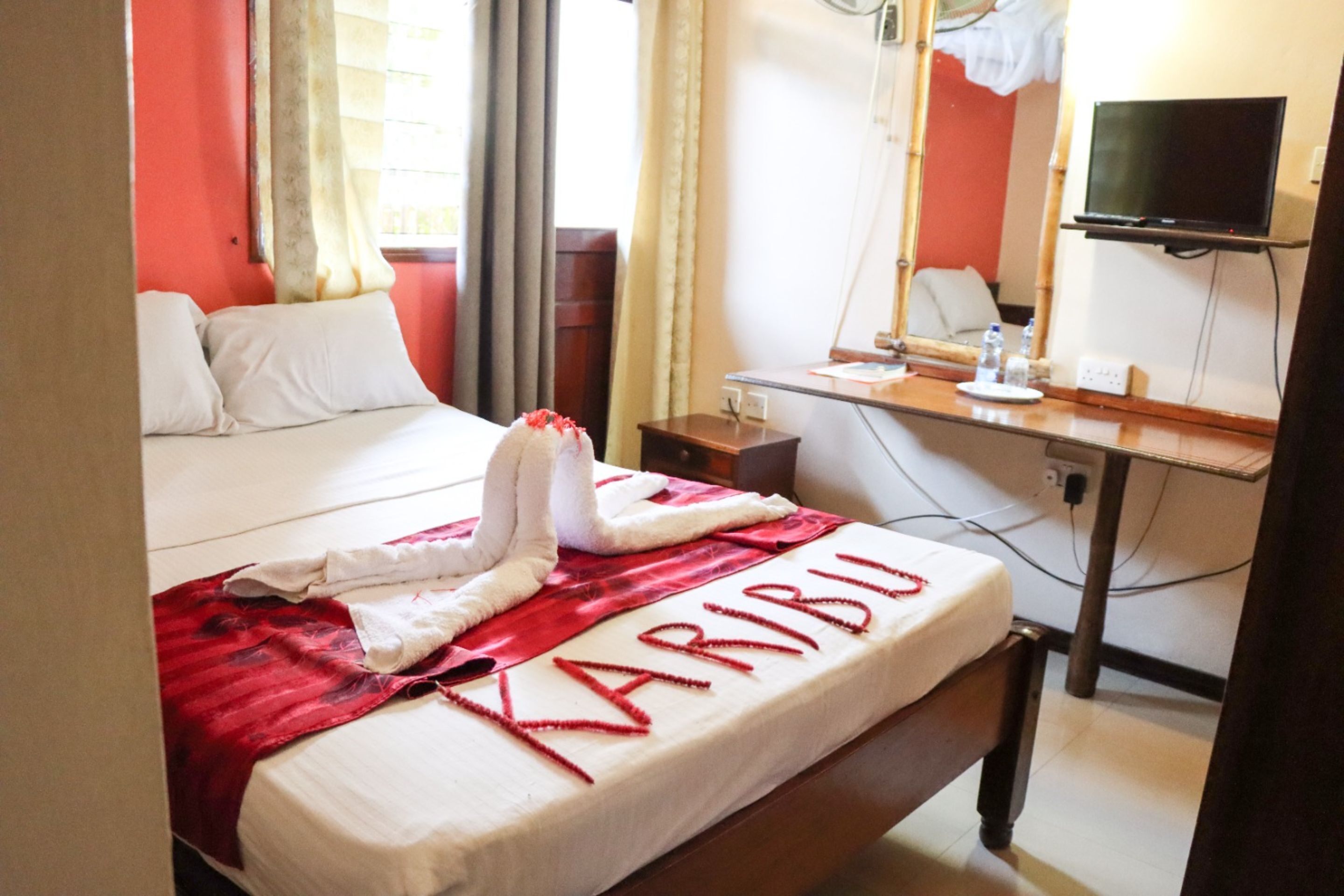 1 bedroom, bed sheets