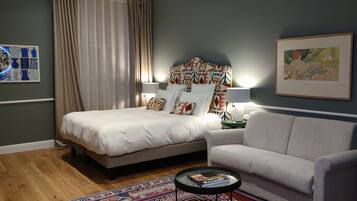 Habitación Deluxe, vista a la alberca | Ropa de cama de alta calidad, camas con pillow-top y minibar