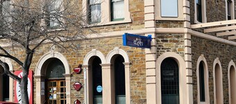 430 Ex hotel Ensuite room in the city