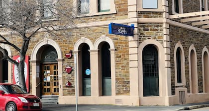 430 Ex hotel Ensuite room in the city