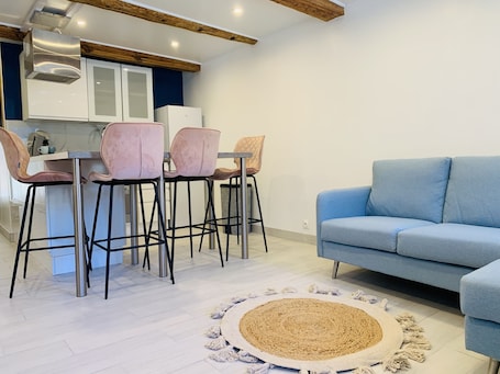 TV, fireplace. Cocooning apartment in Tende