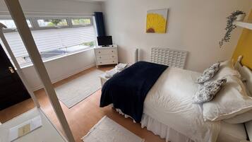 1 bedroom, desk, free WiFi, bed sheets
