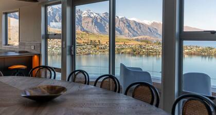 Castle Cliff Lodge | Spa Pool + Sauna | Games Room