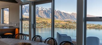 Castle Cliff Lodge | Spa Pool + Sauna | Games Room