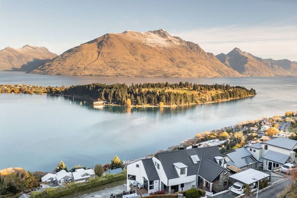 Aerial view - Castle Cliff Lodge | Spa Pool + Sauna | Games Room (Queenstown)