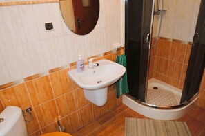Shower, towels