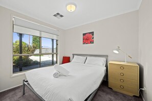 3 bedrooms, iron/ironing board, Internet, bed sheets - Aldinga Rose - Aldinga Beach - C21 SouthCoast Holidays (Aldinga Beach)