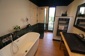 Superior-Doppelzimmer | Badezimmer | Kostenlose Toilettenartikel, Haartrockner, Handtücher, Seife