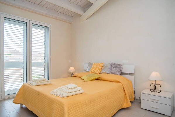 2 bedrooms, bed sheets