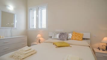 2 bedrooms, bed sheets