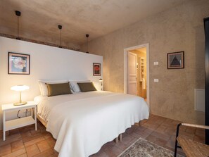 1 chambre, fer et planche à repasser, Wi-Fi gratuit, draps fournis