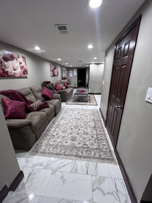 Interior - Luxury 1 Bedroom Apartment in Philadelphia (Philadelphia)