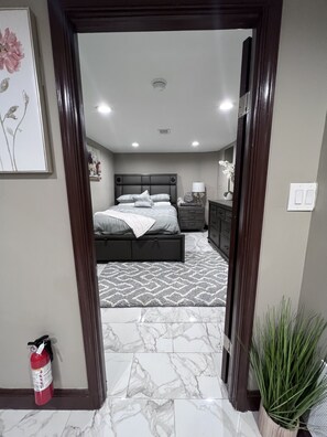 3 chambres, fer et planche à repasser, Wi-Fi, draps fournis