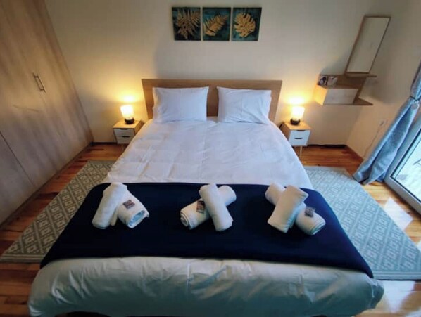 1 bedroom, desk, travel crib, free WiFi - WOOD & WHITE APPARTMENT WITH 2 BEDROOMS IN CENTER (Ioannina)