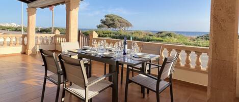 تناول الطعام بالخارج