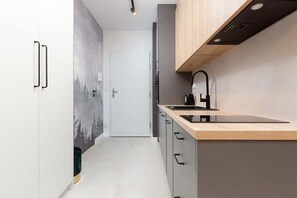 Kühlschrank, Ofen, Herdplatte, Geschirrspüler