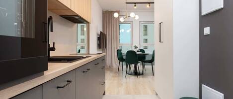 Fridge, oven, stovetop, dishwasher