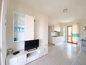 Smart TV, books - Typical house near the beach and shops for a holiday without car # 5 (San Teodoro)