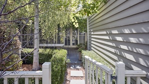 Terrace/patio - Mews Cottages (New Gisborne)
