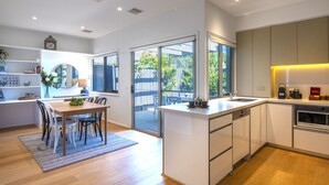In-room dining - Mews Cottages (New Gisborne)