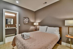 3 habitaciones, escritorio, tabla de planchar con plancha y wifi gratis