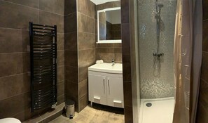 Shower, hair dryer, toilet paper - Studio de charme, Sea view, Port de Porto Vecchio, Swimming pool Terrace Parking WIFI (Porto-Vecchio)