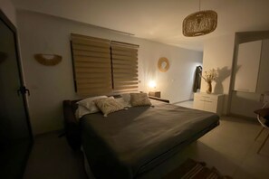 Iron/ironing board, free WiFi, bed sheets - Studio de charme, Sea view, Port de Porto Vecchio, Swimming pool Terrace Parking WIFI (Porto-Vecchio)