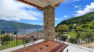 Appartement Panoramique, 1 chambre, vue lac | Terrasse/Patio