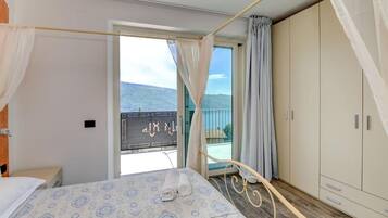 1 chambre, coffres-forts dans les chambres, fer et planche Ă repasser