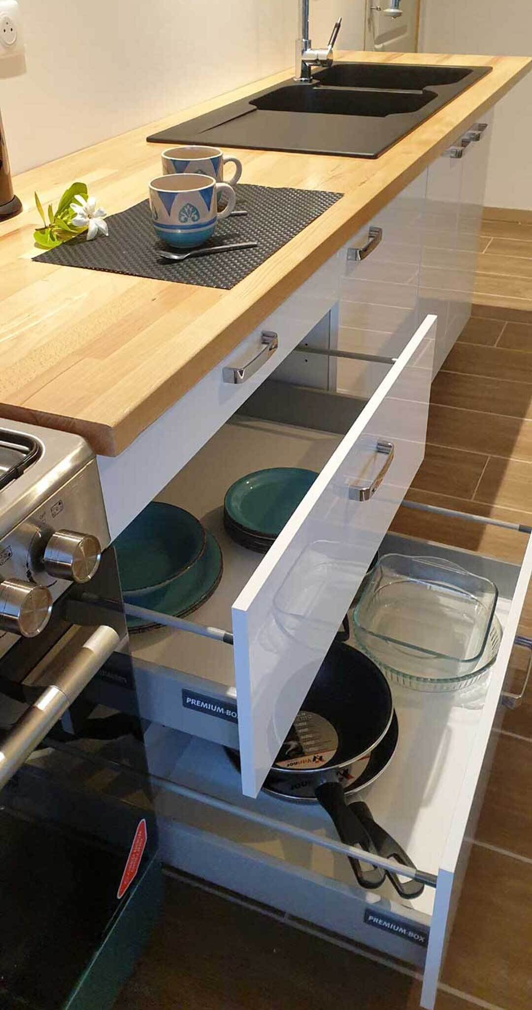 Electric kettle, rice cooker, griddle, spices